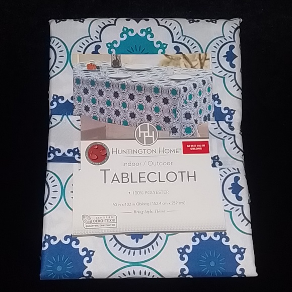 Indoor / Outdoor Oblong Tablecloth 60 x 102" - Picture 1 of 5